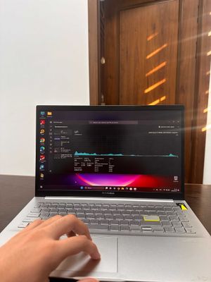 ASUS VivoBook 15 – Ryzen 5 | 16GB RAM | 512GB SSD –Отличное состояние