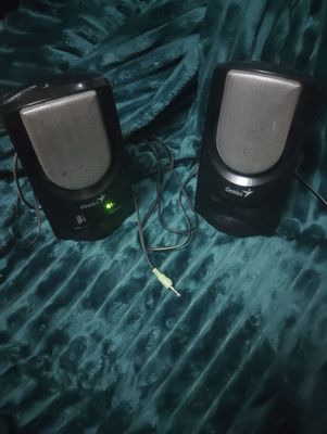 Это пара USB Колонок. Bu USB dinamiklari juftligi.
