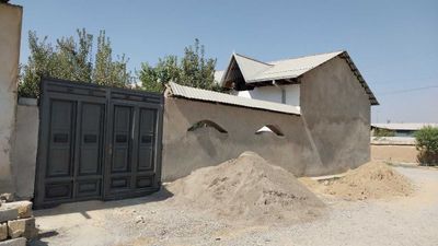 Уй сотилади Зангиота Зиёратгохидан утканда,2,2 сотих 35000 нархи