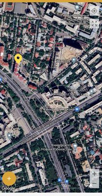 Uy sootiladi, Xamid Olimjon metrosi oldida