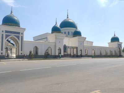 Тошкент вилояти Бўзсув посёлкасида 5 хонали коттеж ижарага берилади