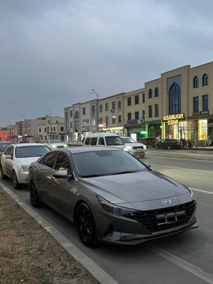 Hyundai Elantra 2021 kraska toza