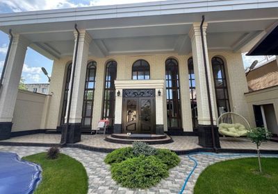 Большой Дом в центре Луначарского #МирзоУлугбекский район - Площадь у