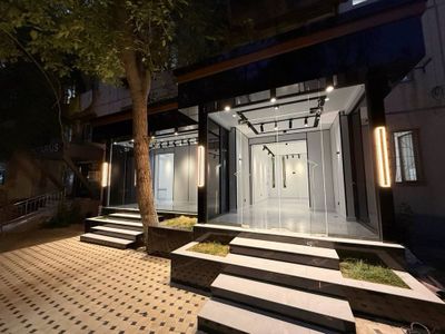 Чиланзар/11-й квартал - Продается нежилое помещение вдоль дороги 70м2
