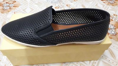 СРОЧНО ПРОДАЮТСЯ Кожаные женские мокасины фирмы Tory Burch
