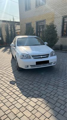 Lacetti 1,8 srochna sotiladi