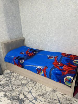 Продаю кровать с матрасом