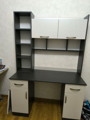 Стол -паота для детей 7-10 лет. Цена 500 тыс.оконч