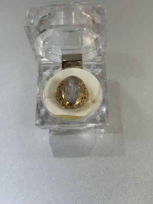 Продам золотое кольцо 585 с камнем