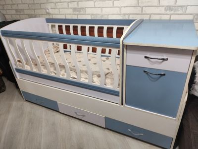 Продаётся детская кроватка