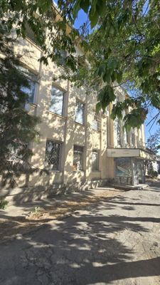 Сараеулька отдельно стоящее здание 5.7 соток 3этажей 1250кв.м срочно