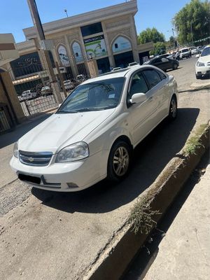 Lasetti 1.6 avtomat sotiladi