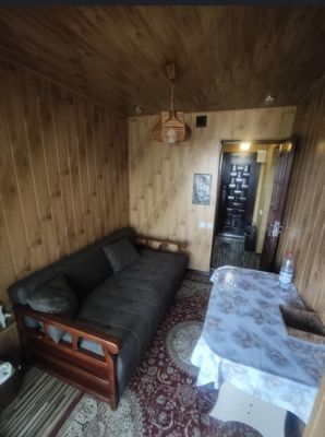 Фаргона шахар Фрунзе мавзеси Нурхон енида бир хонали гиштли кв сотилад