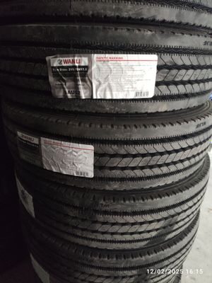 Wanli 215/75R17.5 peredniy