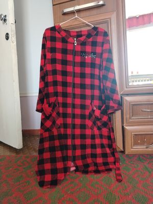 Xalat qizil qora rangli ayollarniki