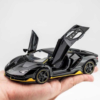 Металлическая машинка в коробке Lamborgini