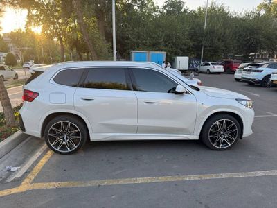 Bmw ix1 2024 2-позиция