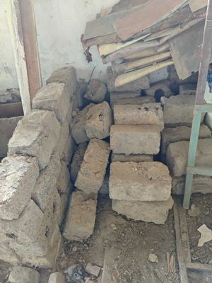 Отдам даром дрова, кирпичи, шлакоблоки