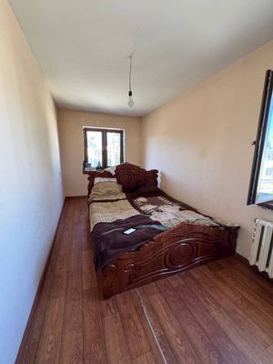 Срочна: Kogon shaxar 2 etajli dom 2 chi qavat 2 xonalik 47m2