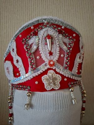 Кокошник ручной работы