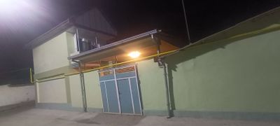Уй сотилади. Таййор ремонт. Сентирда.