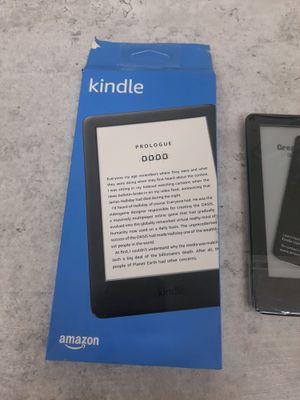 Kindle elektron dostkali kitob o'qish smartfon.