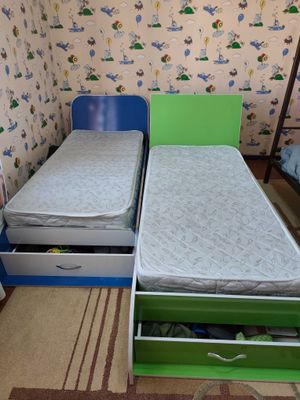Детские кроватки очень прочные продается срочно..вместе с матрасом