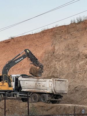 Тупрок бор Бек барака бозорини оркасида