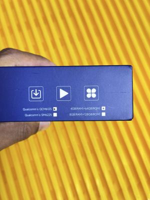 Gar play 4GB ( RAM ) + 64 GB (ROM )