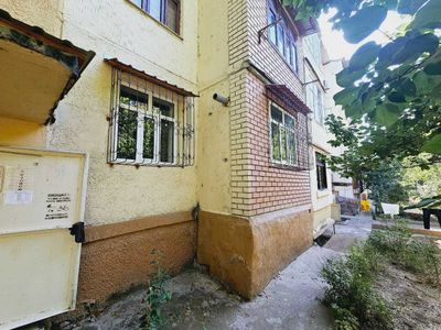 Продам квартиру 1 этаж, 2 комнаты переделаны в 3