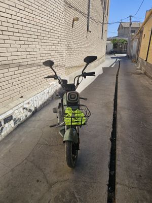 Skuter,xolati yaxshi,akumlyatorlari taxshi holatda