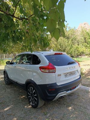 Lada Xrayy Cross