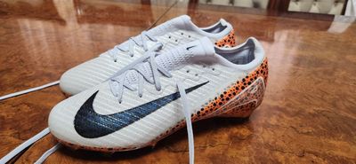 Futbolniy butsi originalniy