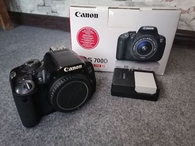 Продаётся камера Canon 700d