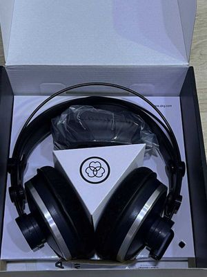 Продам Профессиональные студийные наушники AKG K271 MK II