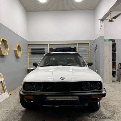 BMW E30