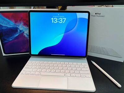 Продаю IPad Pro 12.9 4th gen, Magic keyboard, Apple pencil