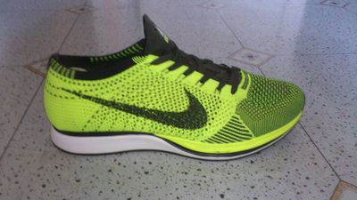 продаю новые кроссовки Nike р 43 звоните в удобное для вас время