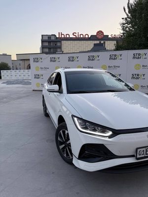 BYD E 2 sotiladi holati zoʻr bir qoʻl haydalgan