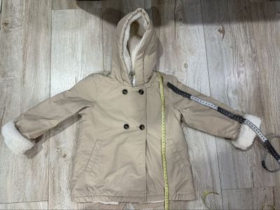 Пальто Zara на девочку 3-4 года,на рост 104 см.