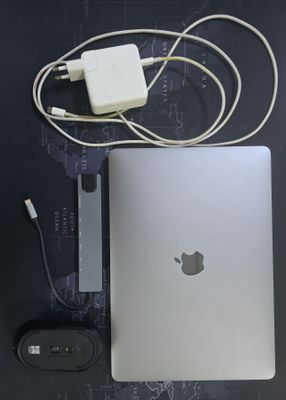 Macbook pro 13’3 inch 2016 8 ga 256 gb