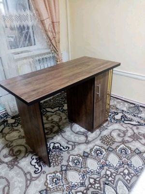 Sotiladi stol yangi yasalgan