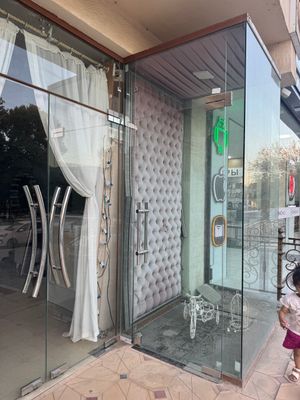 Vitrina oynalik kelin libos saloni yoki magazinlar