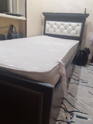 продам кровать с матрасом (1 спальный)