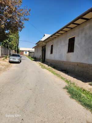 Uchaska sotiladi Zangiota.yangi Boʻzsuv 4.8sotik. Burchak joy. 4ta xon
