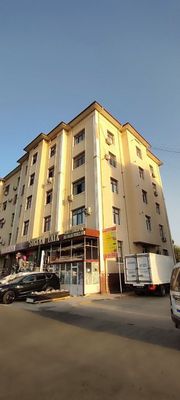 Орзу бозори олдидан 1 хона 55 квадрат янги дом иккиламчига хам сотилад