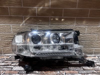Правая фара от Land Cruiser200