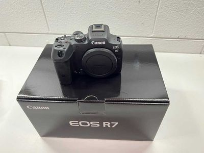 Canon EOS R7 Body Привезен с Америки новый