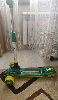 Самокат с подсветкой и музыкой