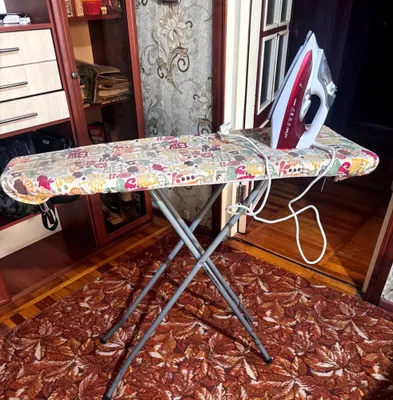 Продаю утюг с гладильной доской